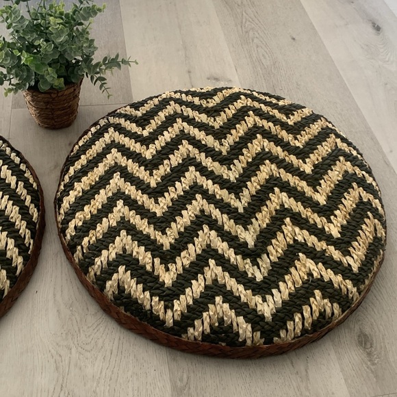 Woven zigzag chevron Set of 2 larger round baskets wall
Decor two tones boho art - Picture 3 of 6